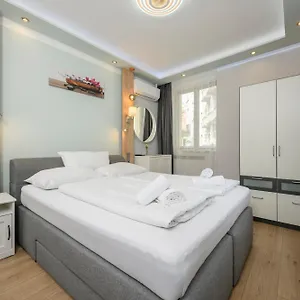 4* Aparthotel Palais Palffy