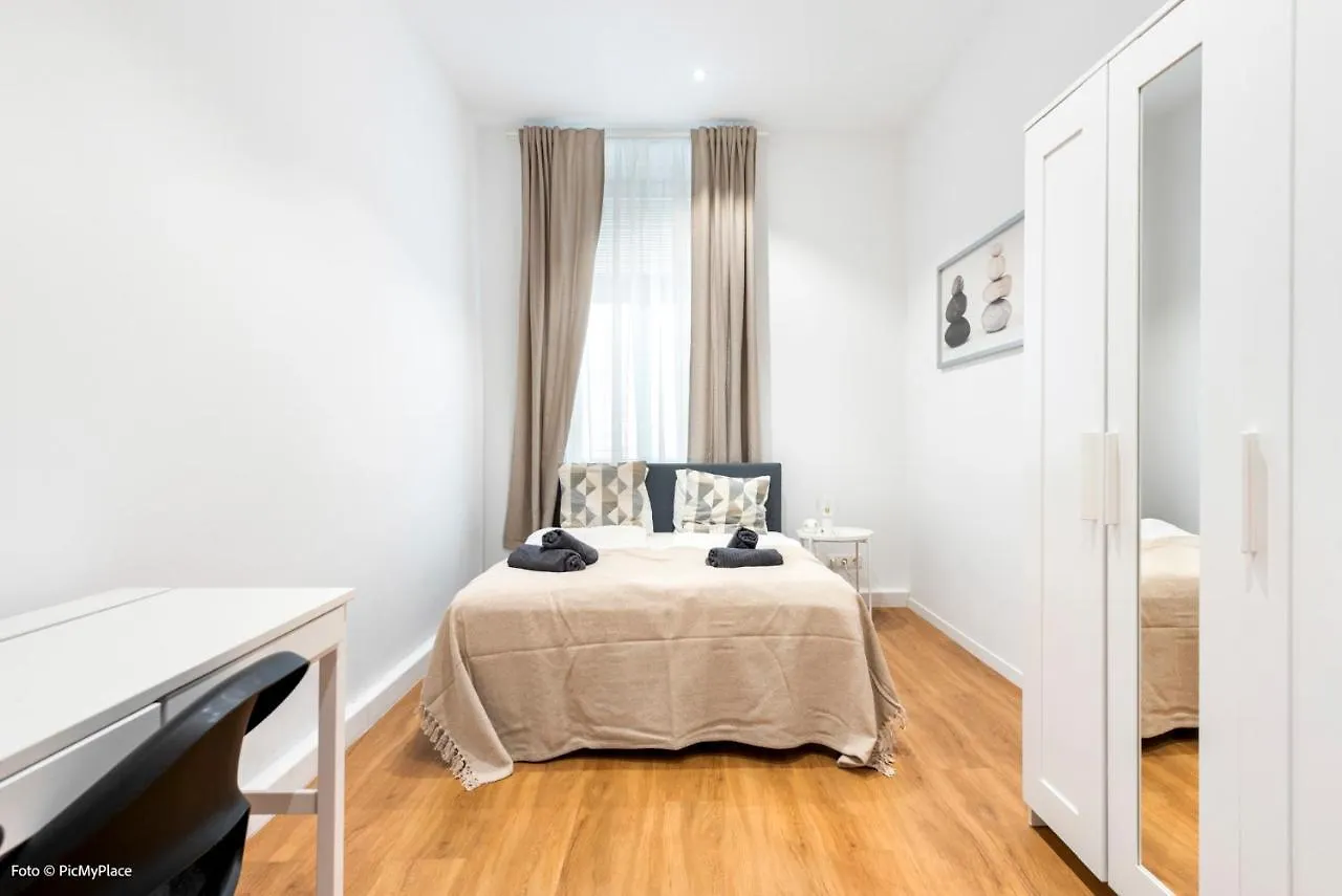 Nice Central City Room Viena Hostal