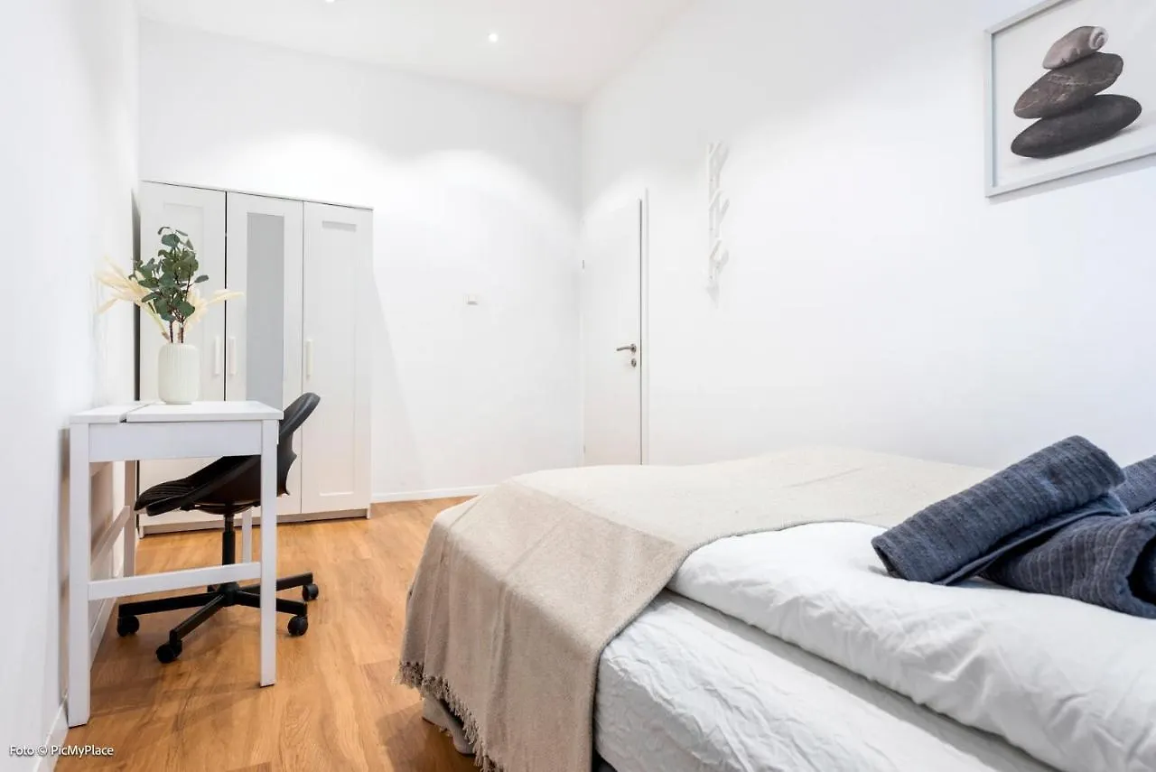 Nice Central City Room Viena Hostal