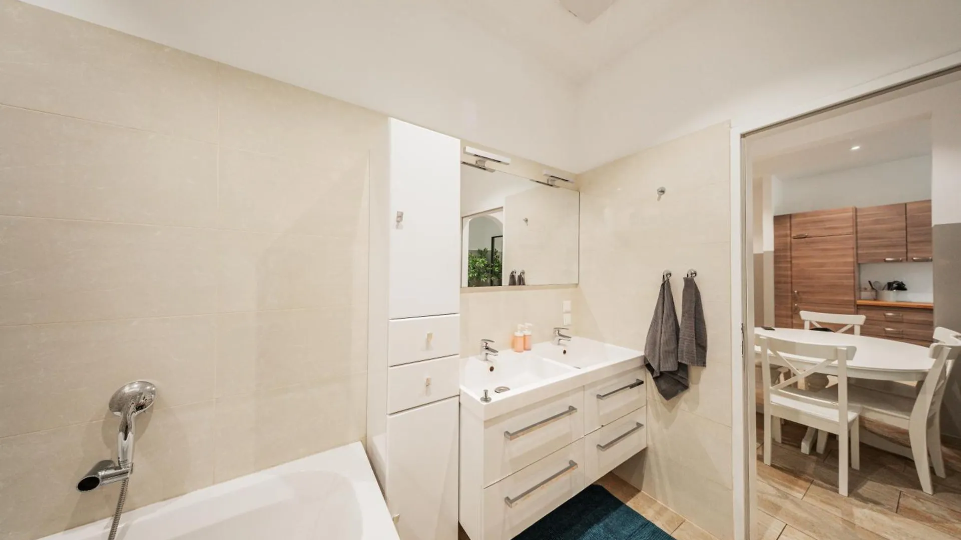 Nice Central City Room Viena Austria